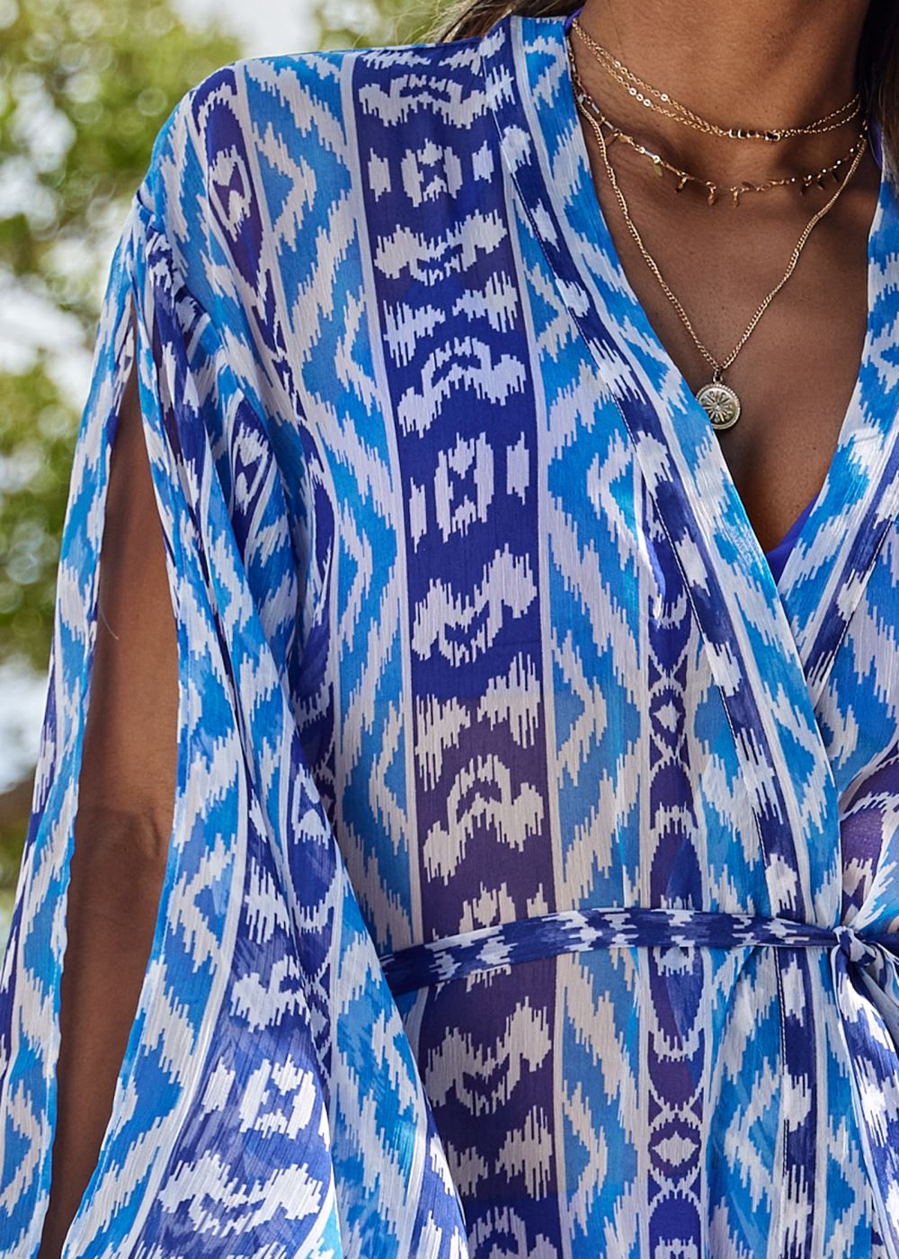 Venus Peek-A-Boo Sleeve Kimono in Chat De Printemps