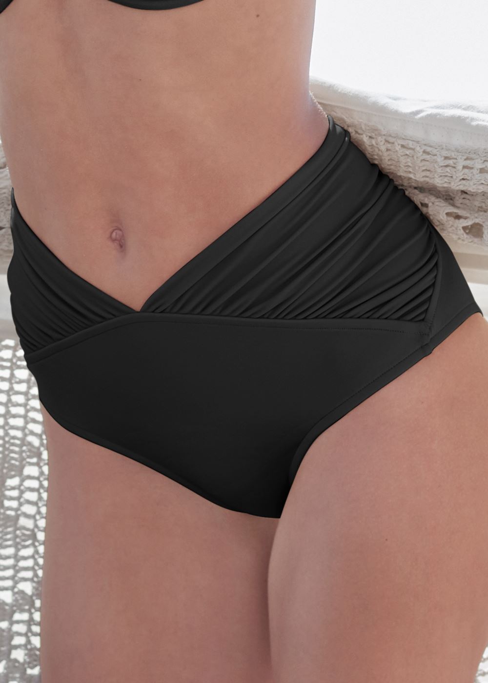 Venus The Audri Moderate Mid-Rise Bottom Bikini - Black Beauty